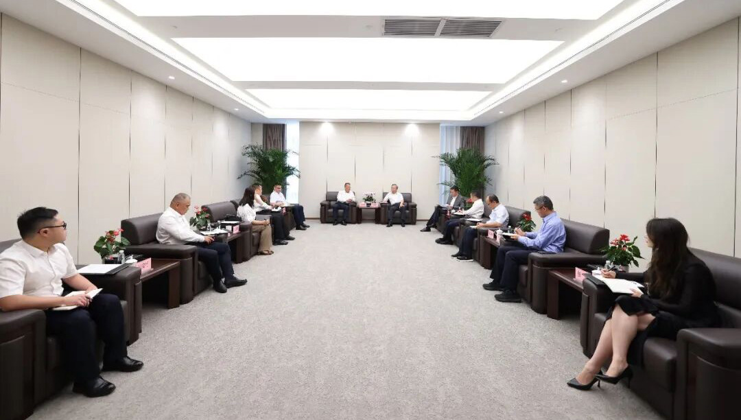 劉敬楨會(huì)見海南物流集團(tuán)黨委書記、董事長劉海榮